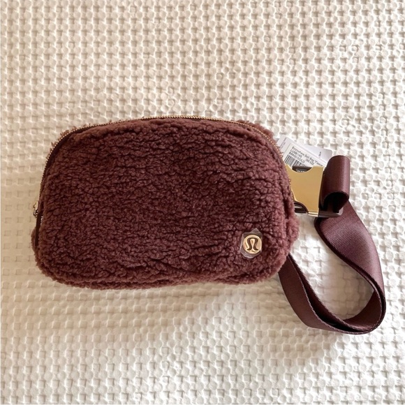 NWT Lululemon Fleece Everywhere Belt Bag 1L BROWN - Picture 1 of 4